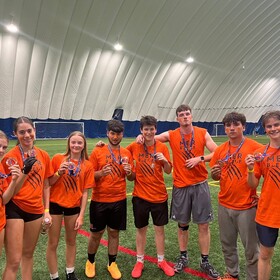 Élèves du CCMB tenant leur médaille